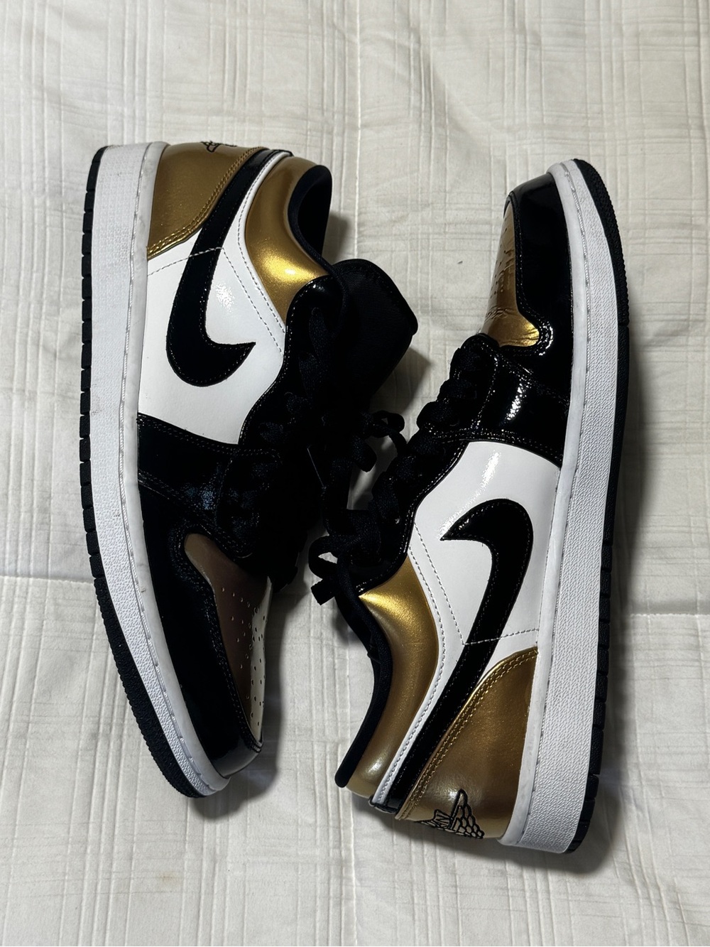 Nike Low Top Sneakers - Black/White/Gold